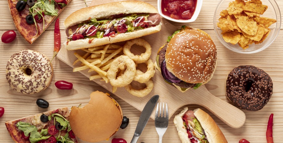 фастфуд сладости, вредная пища, пицца, хот-дог, бургер, фри, чипсы