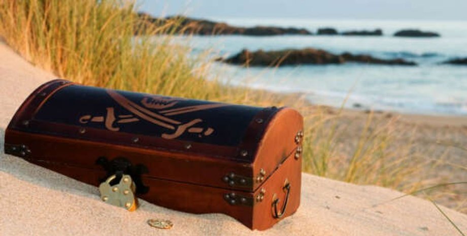 Житель Іспанії знайшов на пляжі скарби, мисливець за скарбами розповів про свої унікальні знахідки