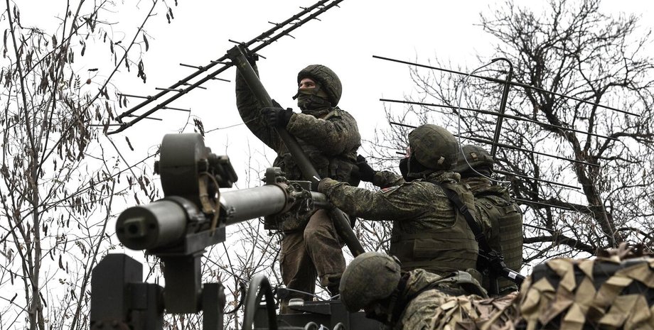 Бійці ЗС РФ на полі бою фото