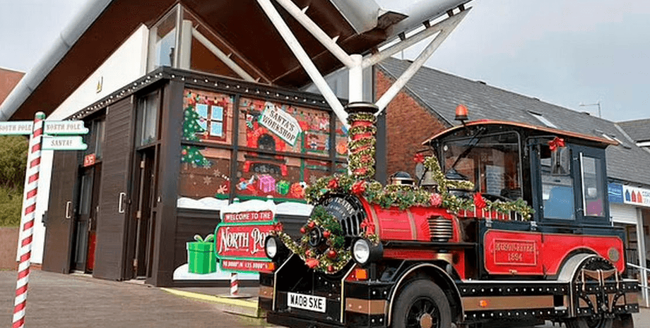 Приморский городок, рождество в августе, Бридлингтон, рождественский поезд, городские достопримечательности, туристы, отдых