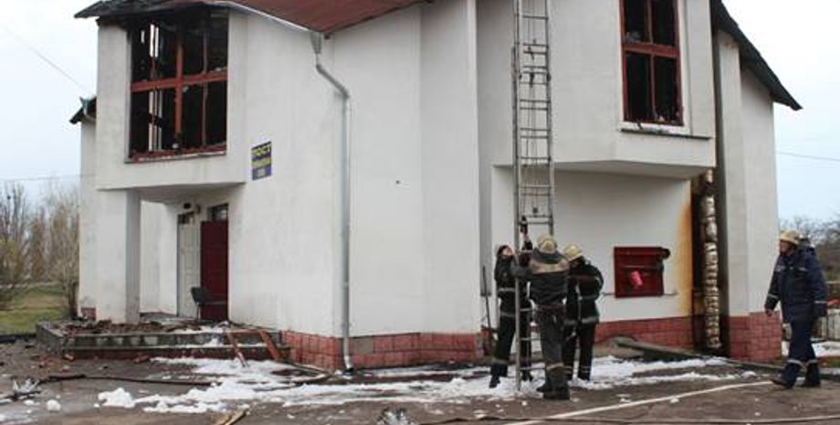 Сгоревший пост ГАИ / Фото пресс-службы МВД