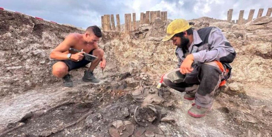 археологи раскопали захоронение