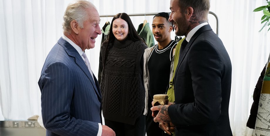 девид бекхэм, король чарльз ІІІ, девид бекхэм подарил банку меда чарльзу, пчеловодство, ульи королевской семьи