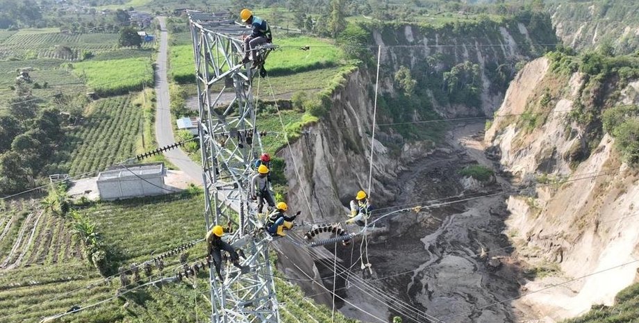оползень в индонезии