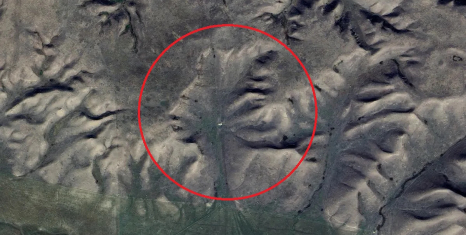 людське обличчя в канаді «Людську голову», що визирає зі скель у Канаді, сфотографували з космосу: що це0