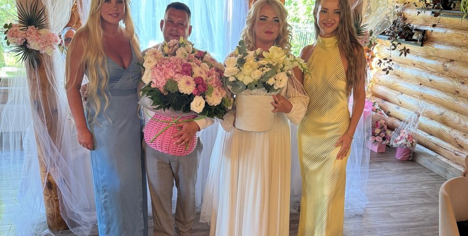 Камалия отдала замуж сестру