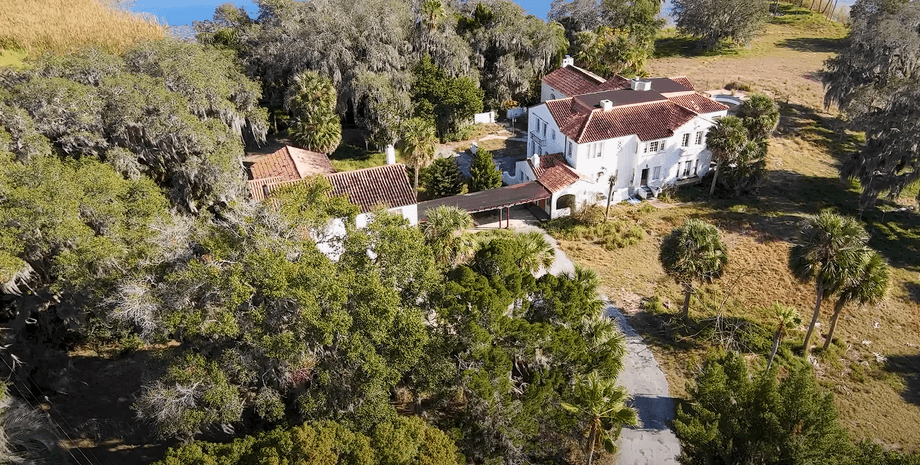 Заброшенный особняк бен Ладена, роскошное жилье, поместье, дом, семья бен Ладена, бежали со страны, пустой особняк, брат бен Ладена