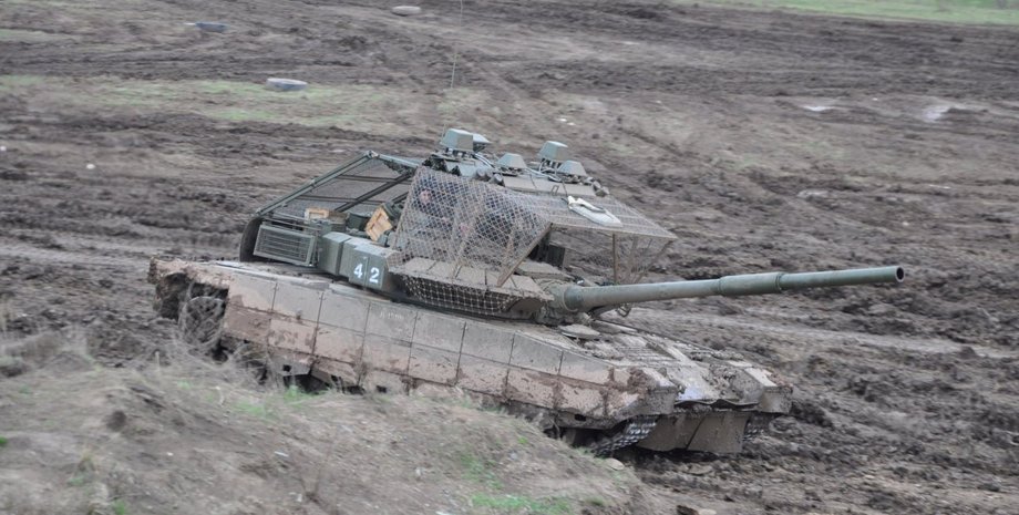 Російський основний бойовий танк Т-80БВМ танк РФ Т-80БВМ на полігоні
