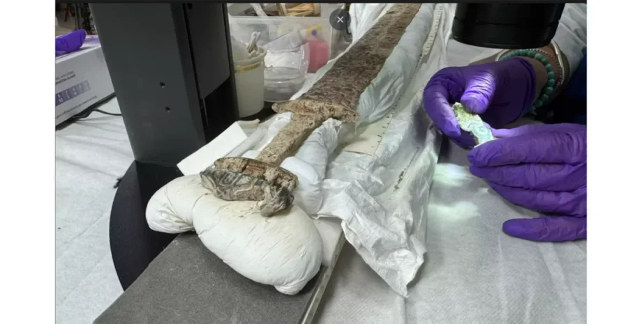 Археологи знайшли англосаксонський меч