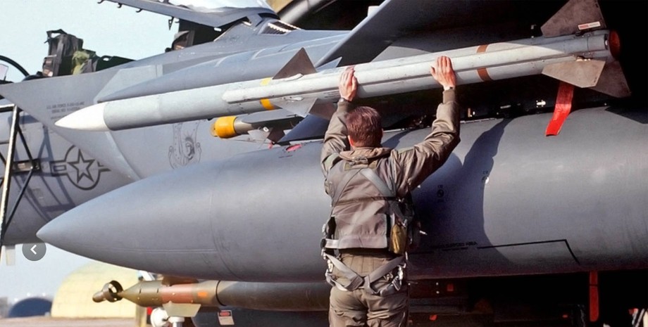 AIM-120 AMRAAM Пентагон, ракеты, война РФ против Украины, США, пакет помощи, AMRAAM