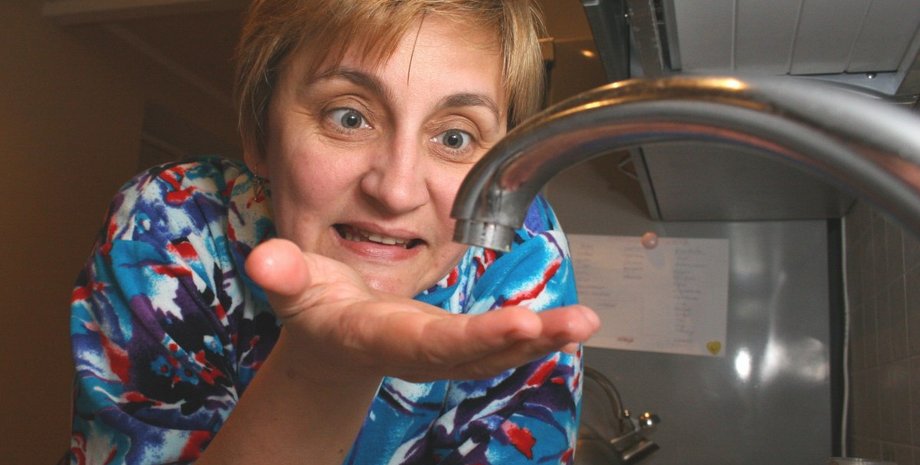 вода, кран, нет воды, поставки воды, женщина