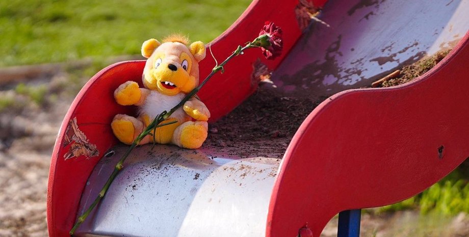 дитяча гірка, іграшка, квіти, кривий ріг