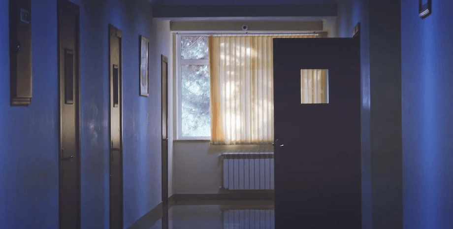 Находка, потайная комната, новый дом, соцсети, выпивка, подвал, чердак, тайник в камине, жуткая находка,