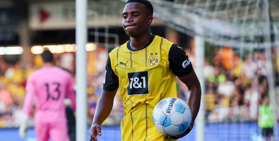 Юссуфа Мукоко, футболіст Мукоко, Мукоко