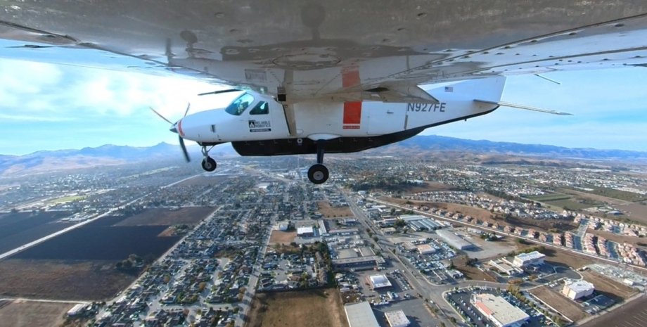 Cessna 208B Caravan, літак