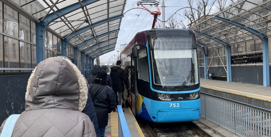 швидкісний трамвай, громадський транспорт, карантин, коронавірус, червона зона