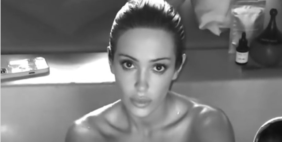 Бьянка Цензори, анонс