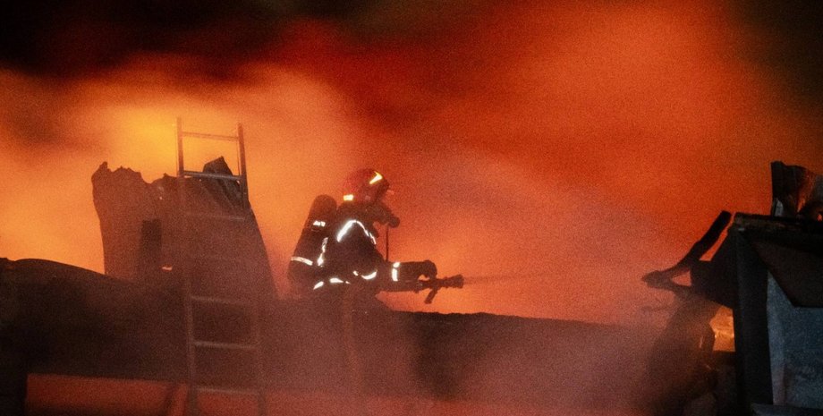 Пожежа у Хмельницькому 1 квітня пожежа у Хмельницькому після обстрілу БпЛА РФ 1 квітня