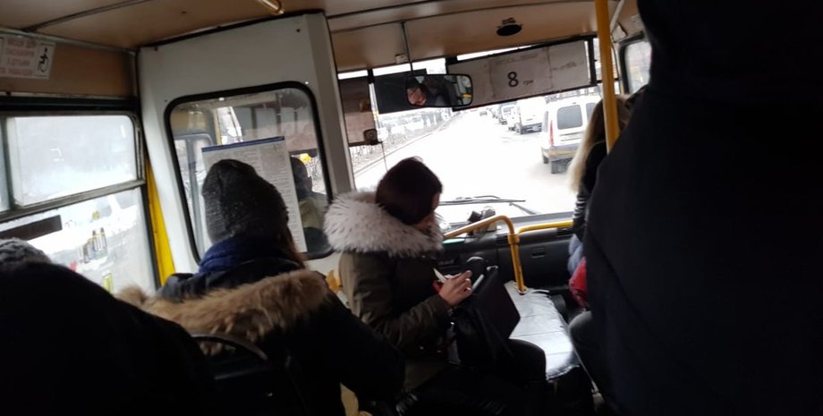 Маршрутка в Одессе, одесская маршрутка, драка в маршрутке, разбили нос, оплата мелочью