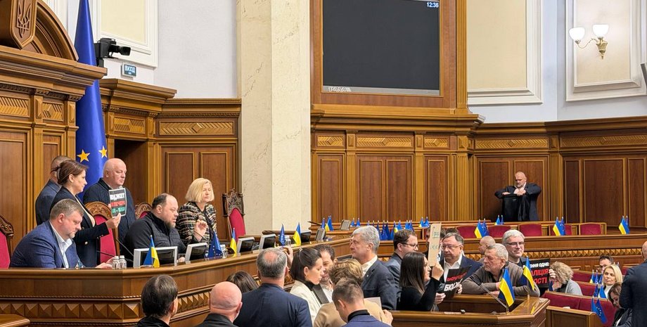 Блокування трибуни ВРУ Блокування трибуни Верховної Ради