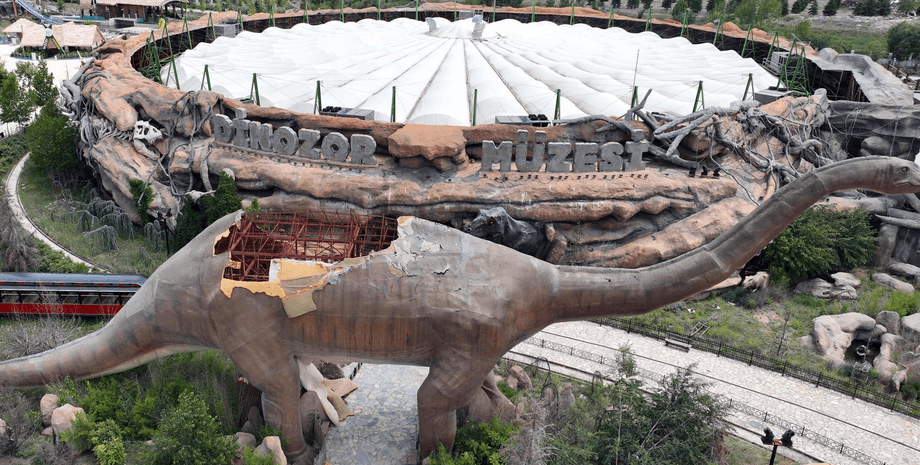 Анкарапарк, парк развлечений, парк аттракционов, коррупция, символ национальной гордости, аналог Диснейленда, заброшенный парк развлечений