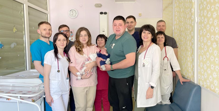 больница Святого Николая, врачи, близнецы