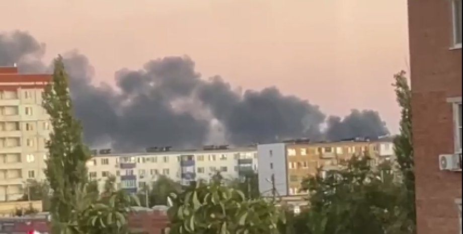 Пожар в Цимлянске на нефтебазе ростов. цимлянск, нефтебаза, огонь, дым, пожар