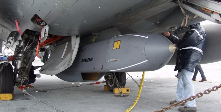 El ministro de Defensa, Grant Chapsa, dijo que Storm Shadow Missiles, así como o...