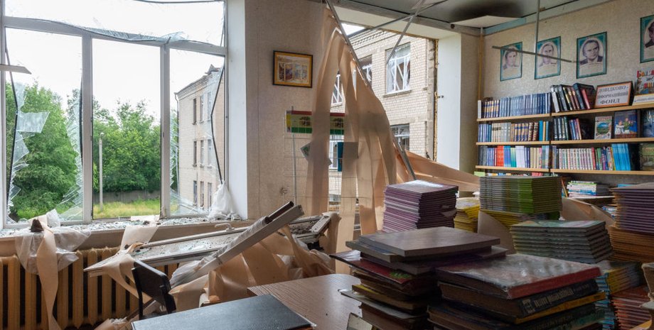 Харків, обстріли Харкова, школа, шкільна бібліотека, школа після обстрілу, школа Харків