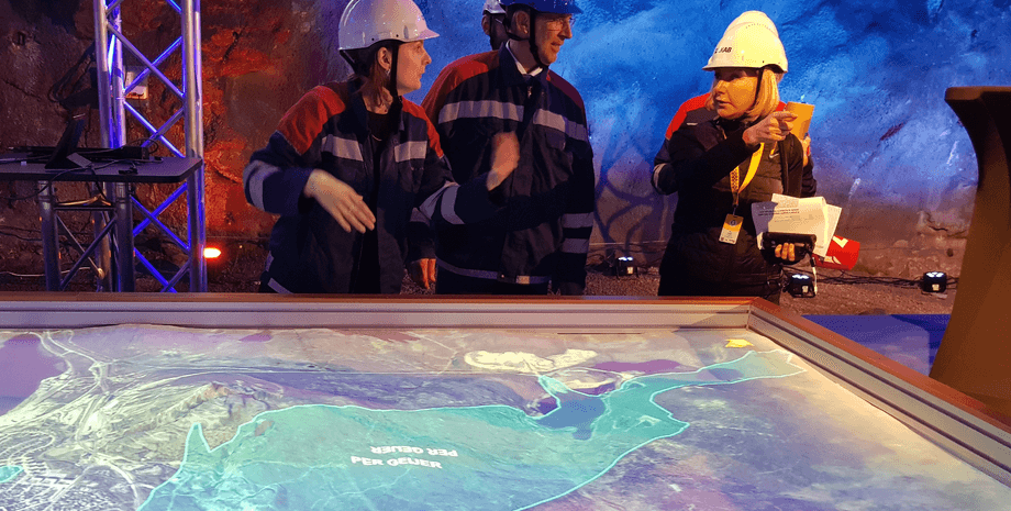 Фосфатное сырье, минерал, горный материал, залежи сырья, рудник, солнечные панели, спасет человечество, находка,