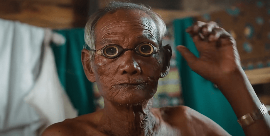 Старійшина племені баджао, село на острові, острівне плем'я, можуть плавати під водою, окуляри для пірнання, традиції племені