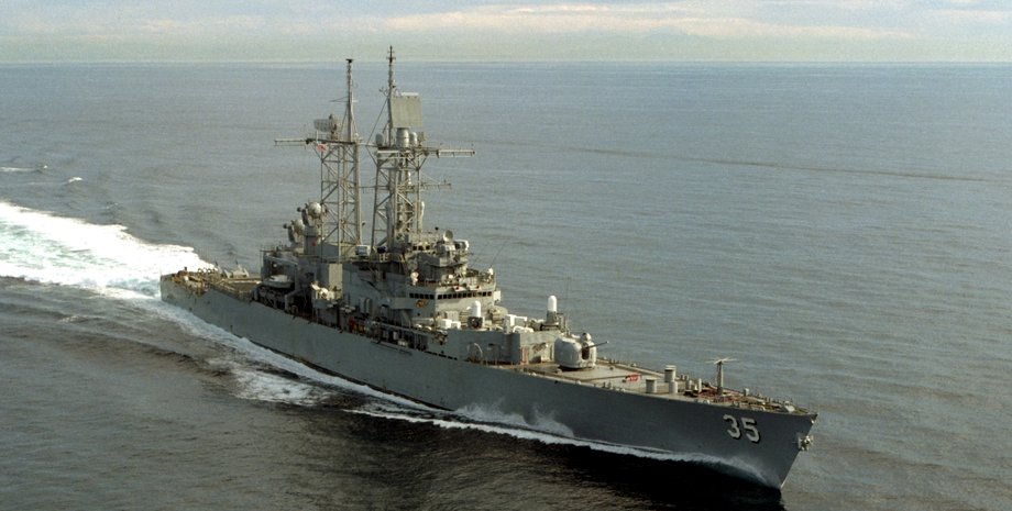 Іран атакував два есмінці США в Ормузькій протоці — деталі Ракети, дрони і катери: Іран ударив по кораблях США в протоці