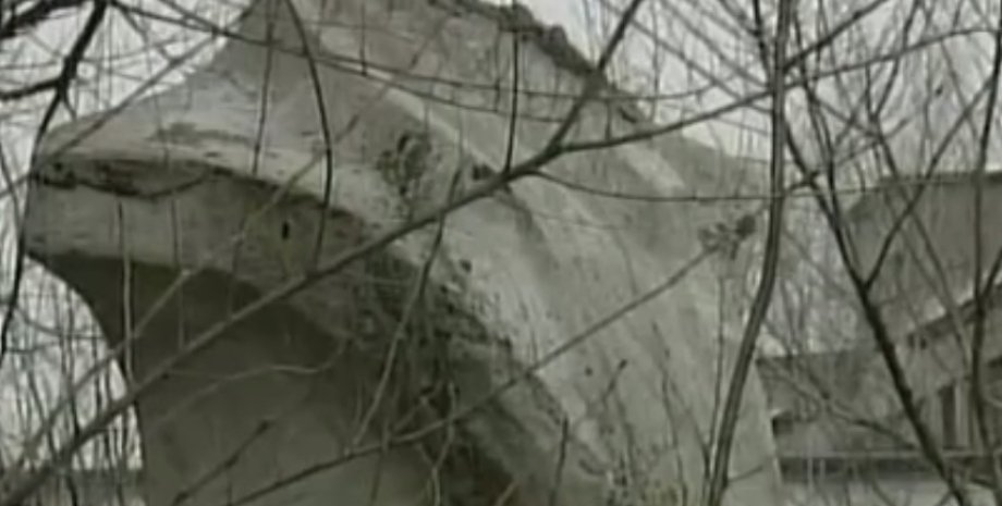 Разрушенный памятник Ленина / Фото: ГТРК "Бира"