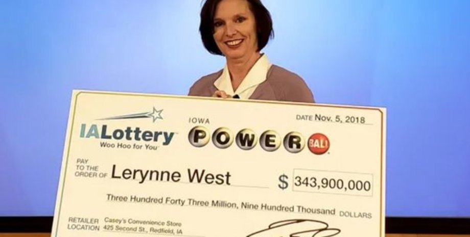 Победительница лотереи, приз, джекпот, выигрыш, деньги