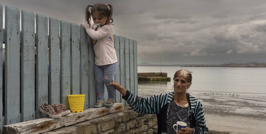 Українка з дівчинкою на острові Арранмор в Ірландії
