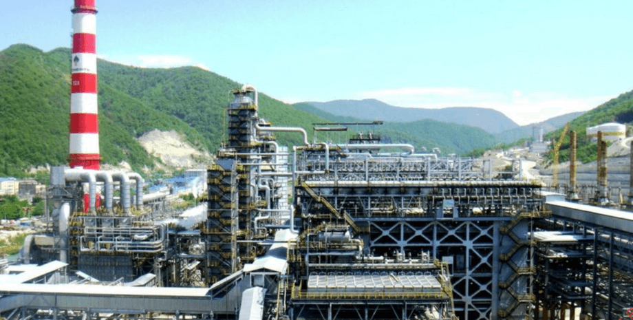Нафтопереробний завод у Росії