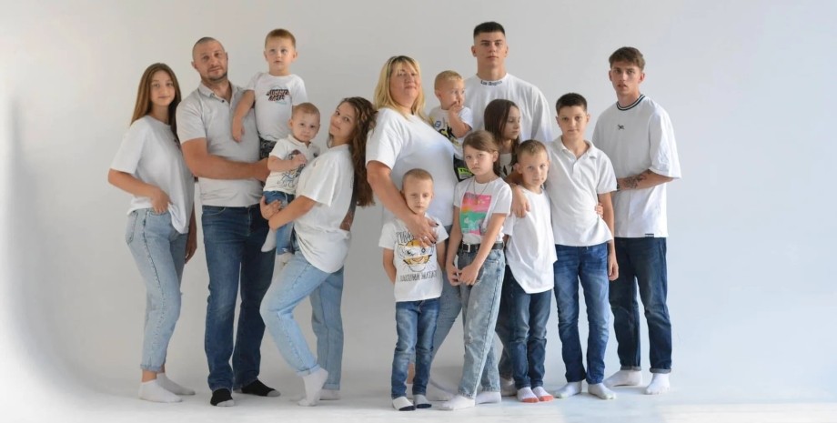 Батька восьми дітей не випустили з України через одне слово в документі з ТЦК