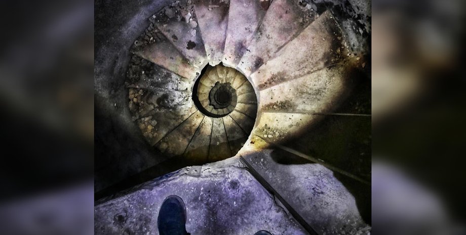 подземный бункер в хорватии, Винтовая лестница фортификационного сооружения.