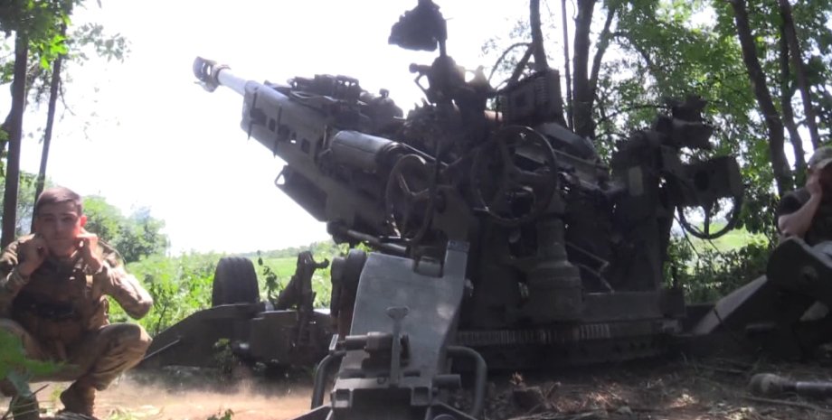 Le commandement a lancé 15-30 000 forces armées militaires contre plusieurs brig...