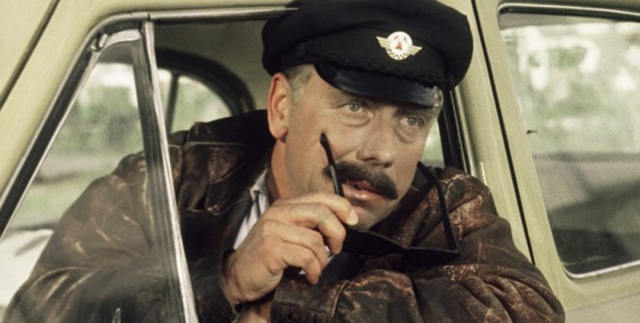 Кадр из фильма "Бриллиантовая рука"