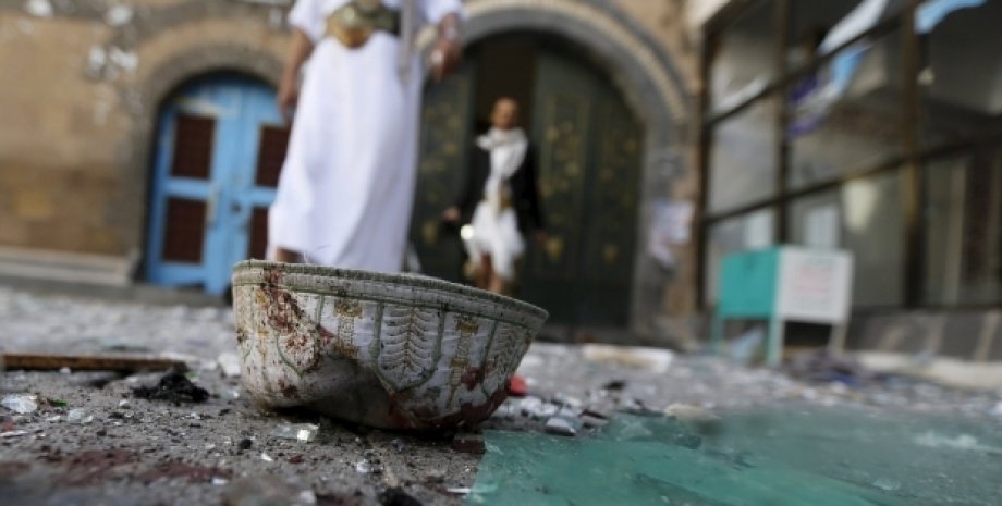 Последствия теракта в мечети аль-Балили в столице Йемена - Сане / Фото: REUTERS
