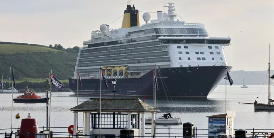 Круизное судно попало в шторм, корабль, корабль мечты, круиз, корабль попал в шторм, сильный шторм, пострадали пассажиры