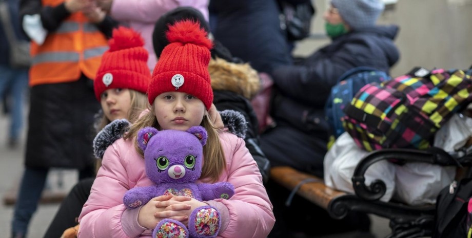 евакуація, евакуація із зон бойових дій, війна евакуація, українські діти