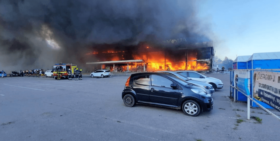 амстор кременчуг, трц в кременчуге, полтавская область, ракетный удар, война в украине