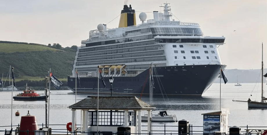 Круизное судно попало в шторм, корабль, корабль мечты, круиз, корабль попал в шторм, сильный шторм, пострадали пассажиры