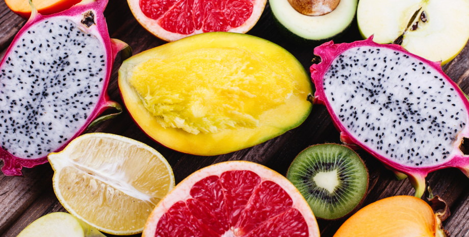 Экзотические фрукты на столе Экзотические фрукты на столе