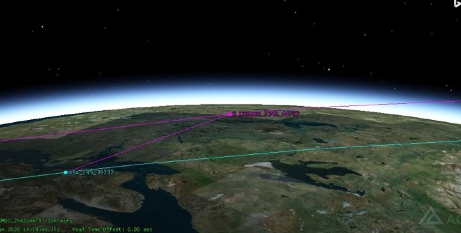 Траектория полета двух спутников. Фото: Twitter/@M_R_Thomp
