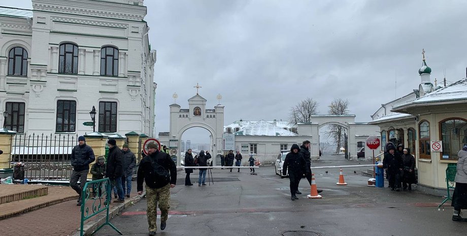 Лавра, директор, увольнение директора Киево-Печерской Лавры