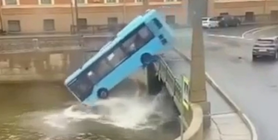 петербург, автобус потонув, автобус потонув у мийці