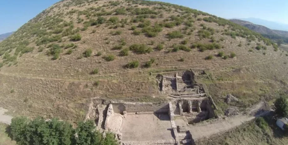 рельеф, всадник, раскопки, Гераклея, фракийцы, история, регион, Балканы, археология, археологи, исследования, мотив, табличка, античность, город